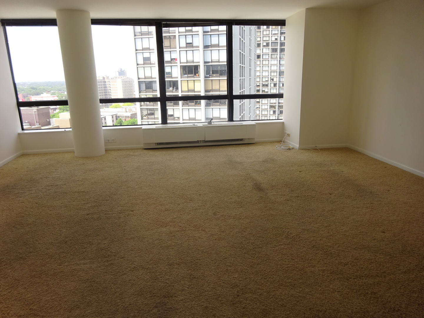 5415 North Sheridan Road, Unit 1507 Chicago, IL 60640 - Photo 5 of 13 a view of an empty room with a window