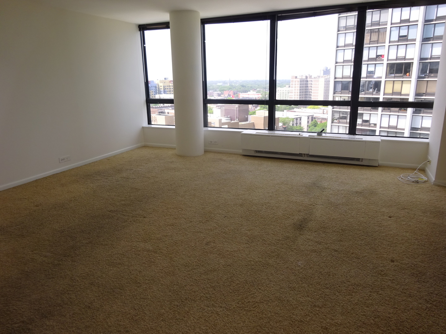 5415 North Sheridan Road, Unit 1507 Chicago, IL 60640 - Photo 6 of 13 an empty room with a window