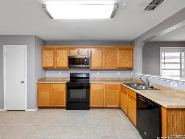 $1,595 | 107 Venezia, San Antonio, TX 78253