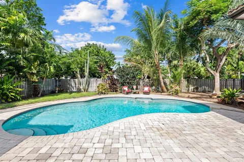 a view of a fountain in front of a house