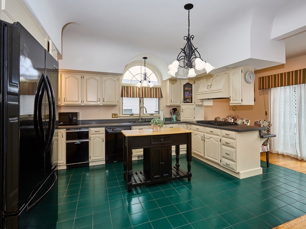 301 Madison Street Fall River, MA 02720 - Photo 16 of 40