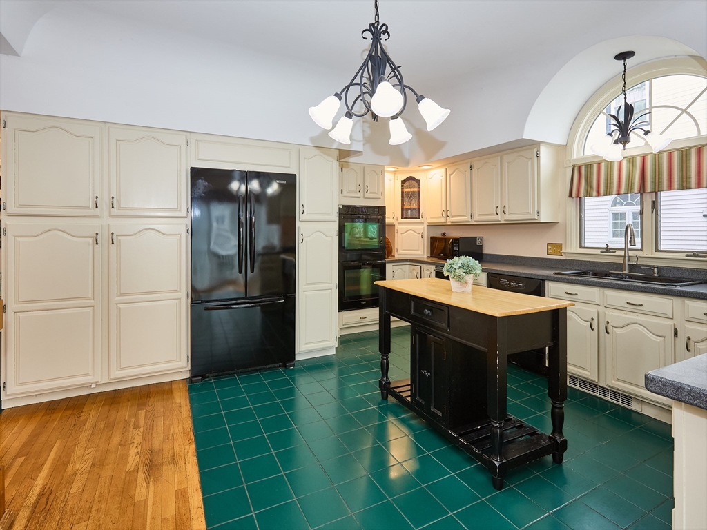 301 Madison Street Fall River, MA 02720 - Photo 17 of 40