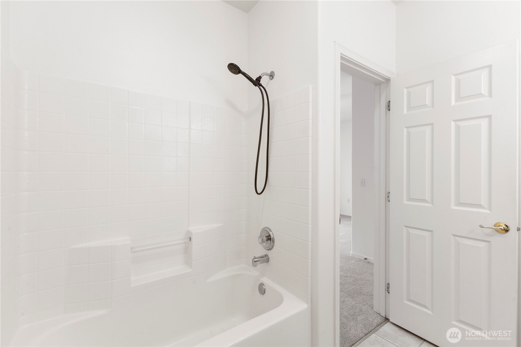 3220 Southeast 12th Street, Unit 1039 Renton, WA 98058 - Photo 24 of 27 a bathroom with a bath tub