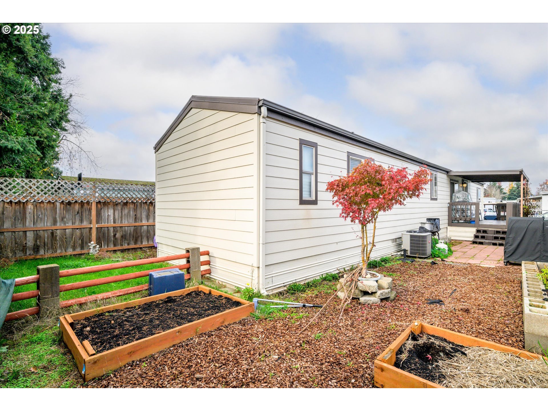 2150 Laura Street, Unit 111 Springfield, OR 97477 - Photo 26 of 30 a backyard of a house with barbeque oven