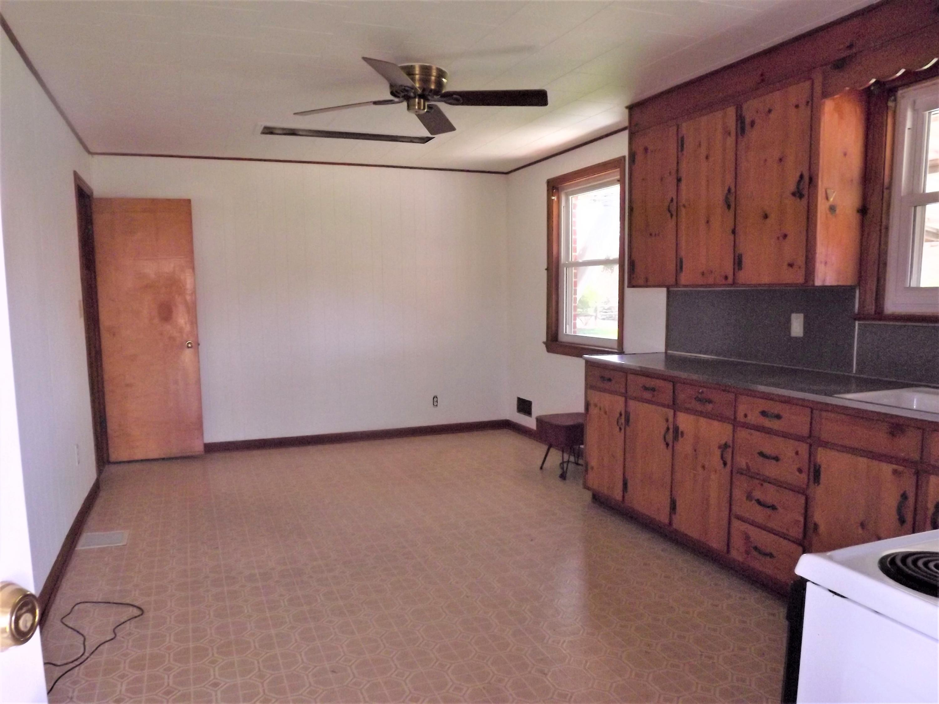 4320 Cove Road Roanoke, VA 24017 - Photo 4 of 10 a view of a kitchen with electric appliances