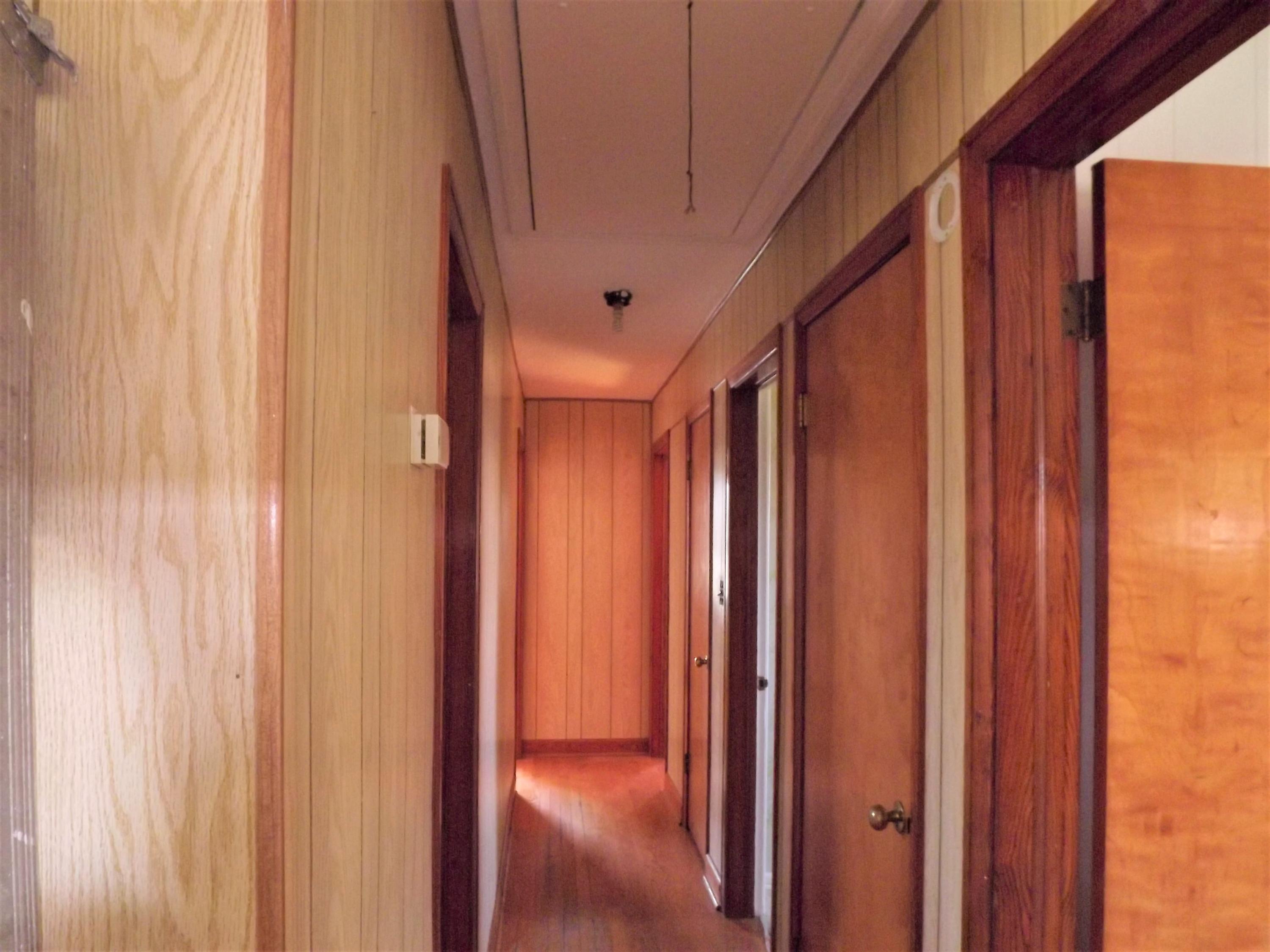 4320 Cove Road Roanoke, VA 24017 - Photo 7 of 10 a view of a hallway