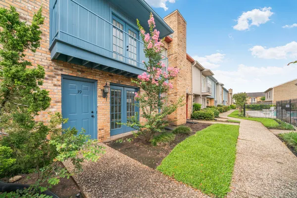 $1,500 | 6111 Beverly Hill Street, Unit 39, Houston, TX 77057