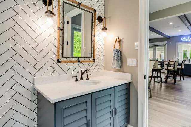 $2,495,000 | 15 A Shore Road, Waterford, CT 06385