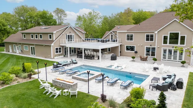 $2,495,000 | 15 A Shore Road, Waterford, CT 06385