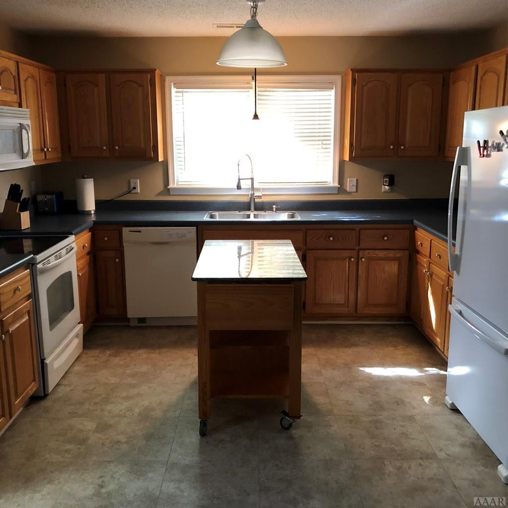 305 Ferry Road Elizabeth City, NC 27909 - Photo 5 of 21 Kitchen 1