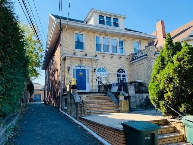 $1,900 | 86 West 34th Street, Unit 2, Bayonne, NJ 07002