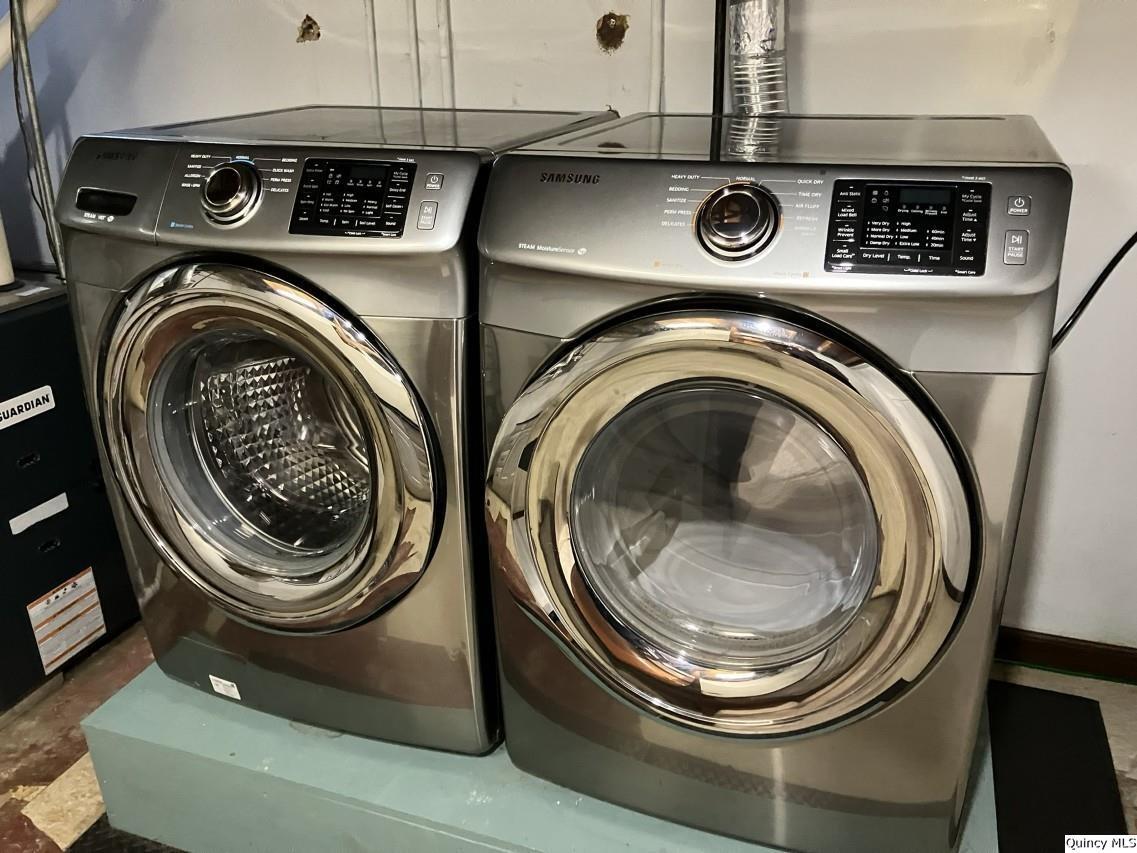 328 North Illinois Street Camp Point, IL 62320 - Photo 14 of 22 a close up view of washer and dryer