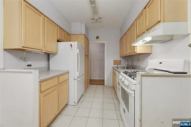 $385,000 | 100 East Palisade Avenue, Unit D12, Englewood, NJ 07631