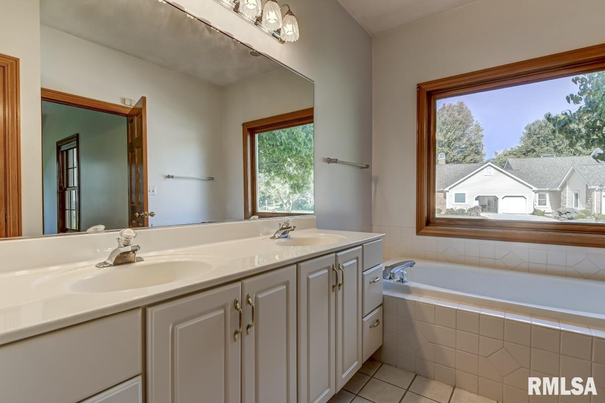 8 Chimney View Lane Sherman, IL 62707 - Photo 24 of 47 Gallery Image 24