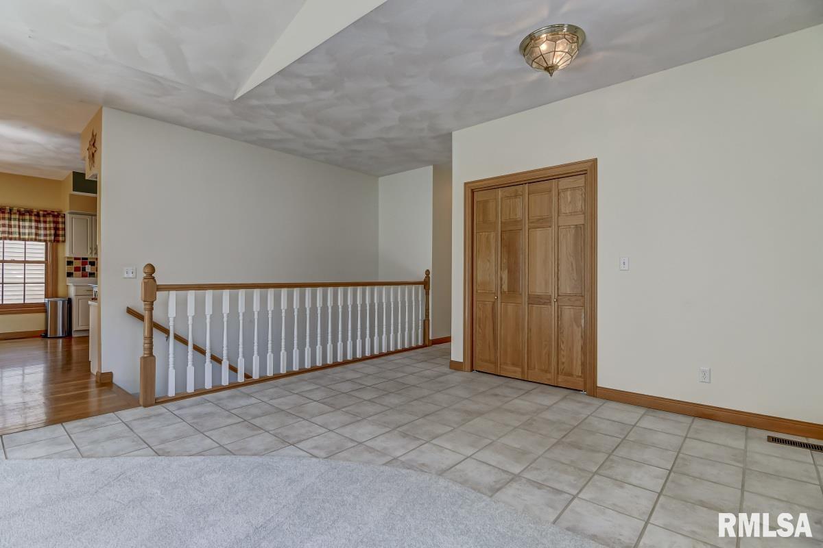 8 Chimney View Lane Sherman, IL 62707 - Photo 8 of 47 Gallery Image 8