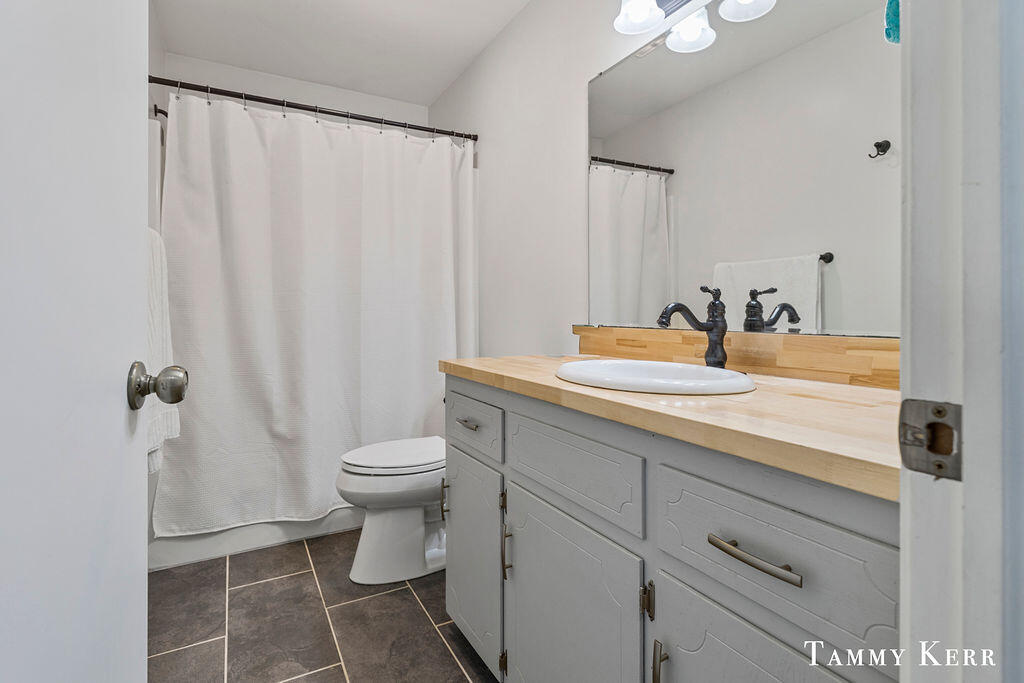 3665 Remembrance Road Northwest Grand Rapids, MI 49534 - Photo 17 of 34 3X0A2301