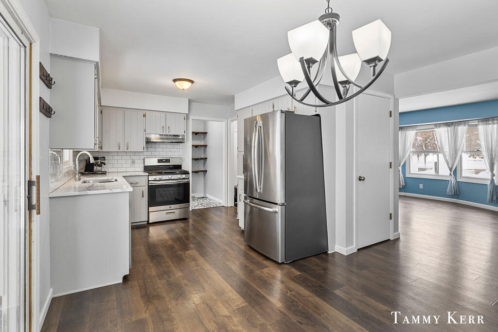 3665 Remembrance Road Northwest Grand Rapids, MI 49534 - Photo 4 of 34 3X0A2289