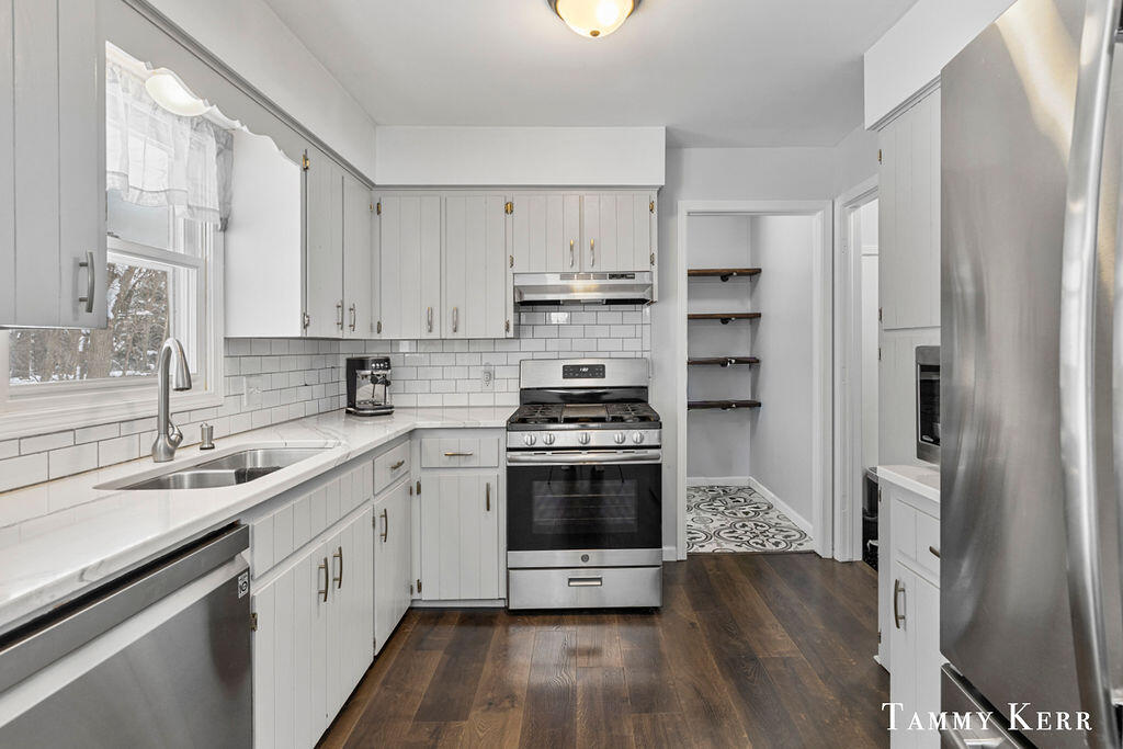 3665 Remembrance Road Northwest Grand Rapids, MI 49534 - Photo 5 of 34 3X0A2293