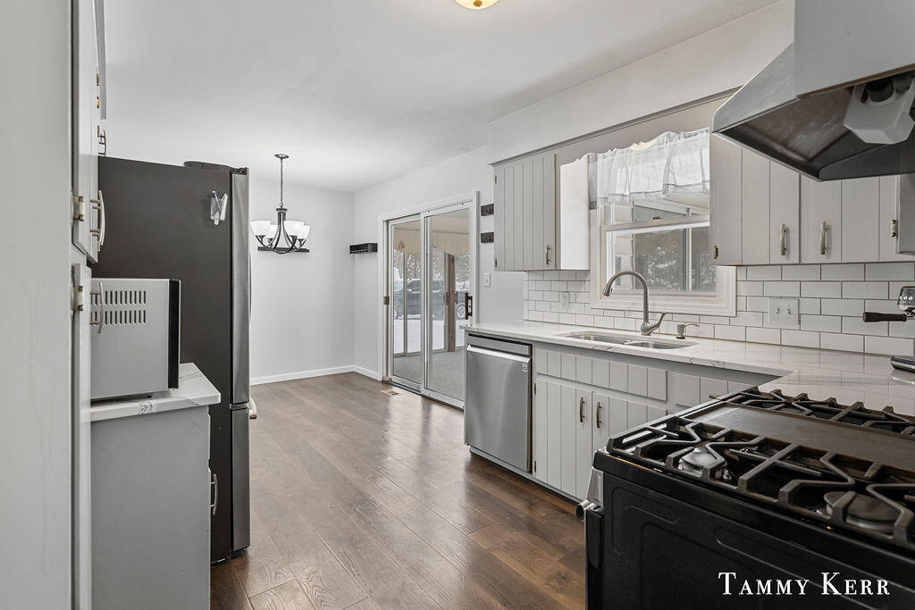 3665 Remembrance Road Northwest Grand Rapids, MI 49534 - Photo 7 of 34 3X0A2297