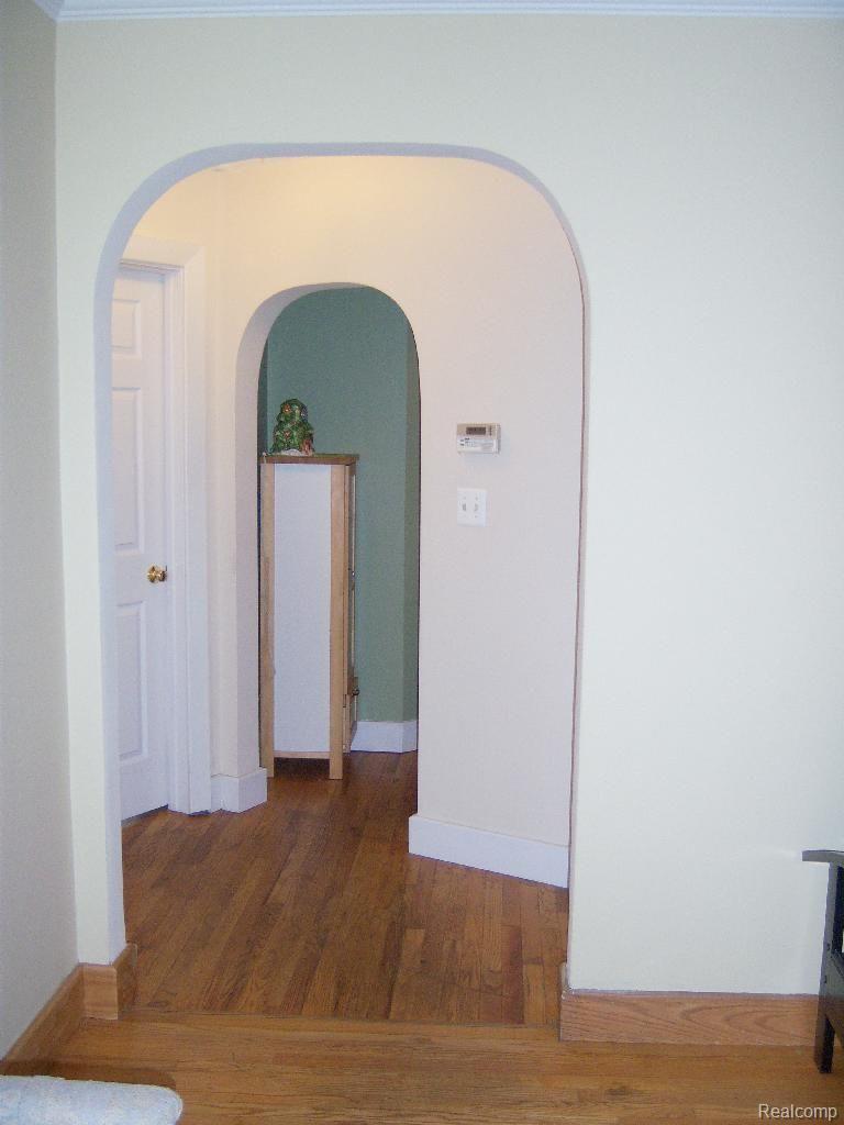 175 West Gates Street Romeo, MI 48065 - Photo 29 of 29 100_1072 curved arches in hallway.jpg
