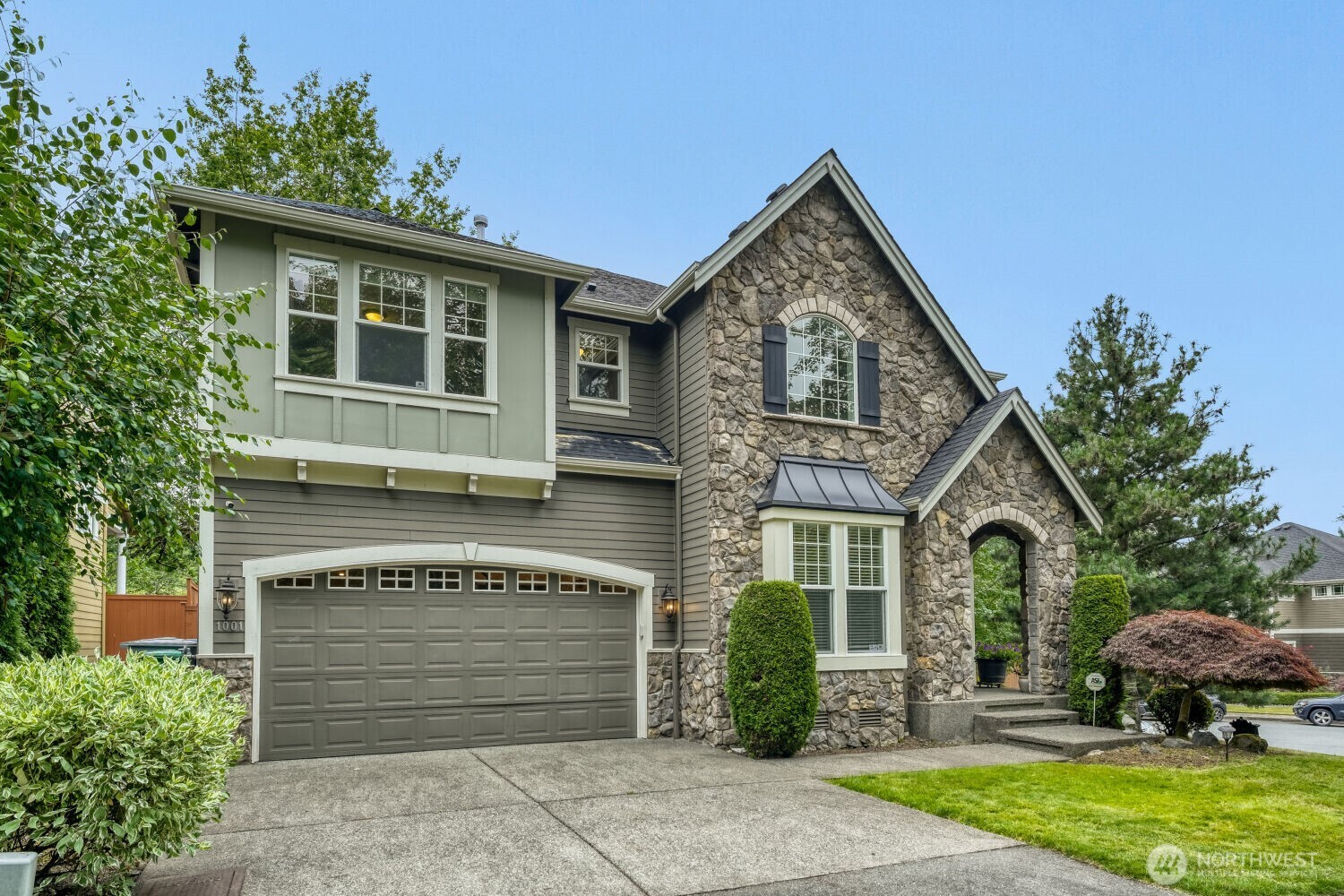 1001 South 38th Court Renton, WA 98055 - Photo 2 of 40 Gallery Image 2