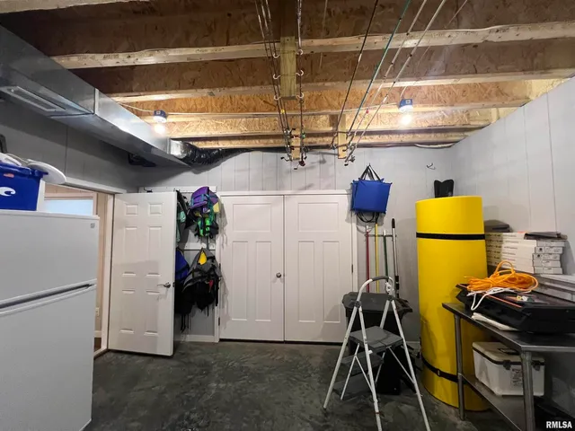 $525,000 | 895 Lake Shore Drive North, Goreville, IL 62939