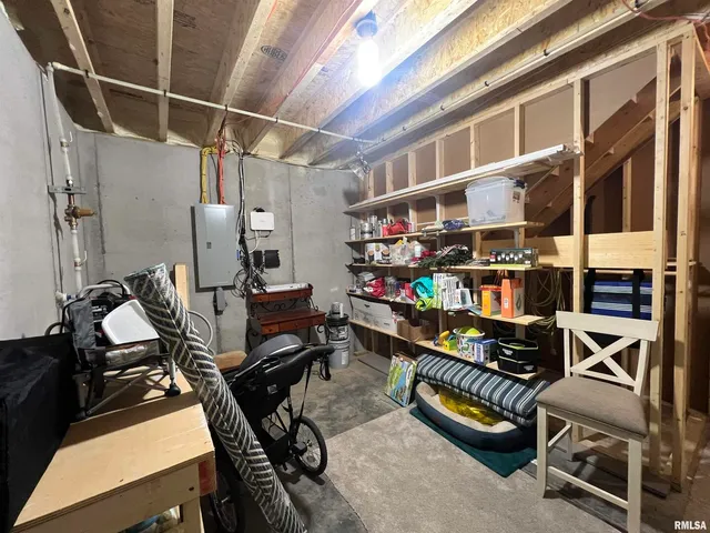 $525,000 | 895 Lake Shore Drive North, Goreville, IL 62939