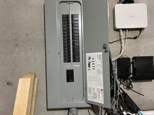 $525,000 | 895 Lake Shore Drive North, Goreville, IL 62939