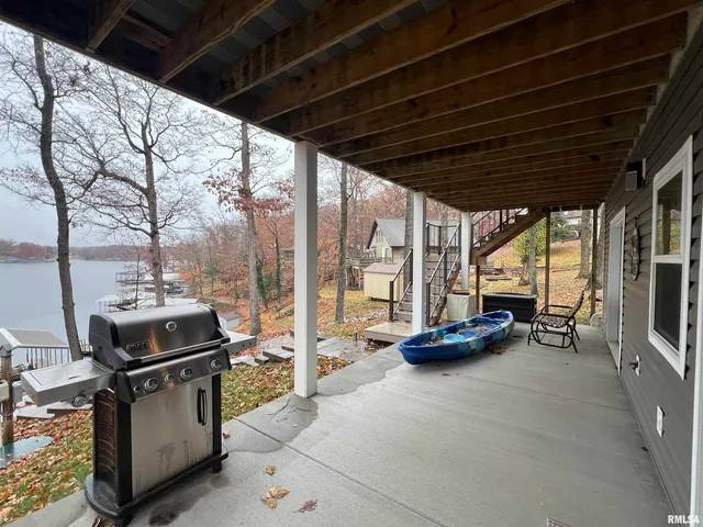 $525,000 | 895 Lake Shore Drive North, Goreville, IL 62939