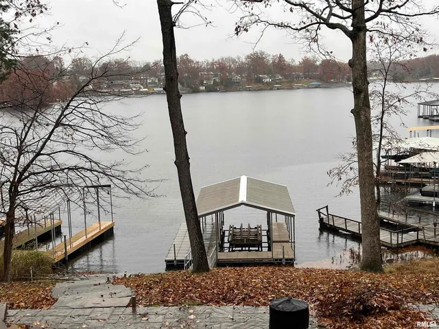 $525,000 | 895 Lake Shore Drive North, Goreville, IL 62939