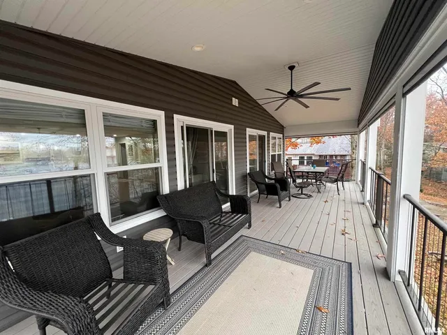 $525,000 | 895 Lake Shore Drive North, Goreville, IL 62939