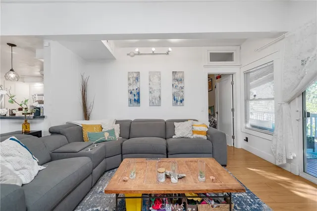 $325,000 | 23777 Mulholland Highway, Unit 86, Calabasas, CA 91302