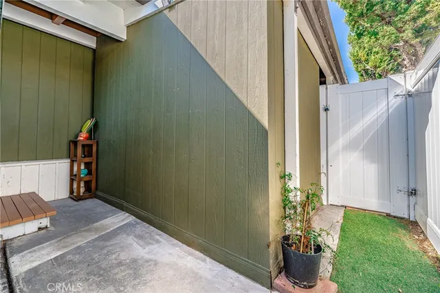 $325,000 | 23777 Mulholland Highway, Unit 86, Calabasas, CA 91302