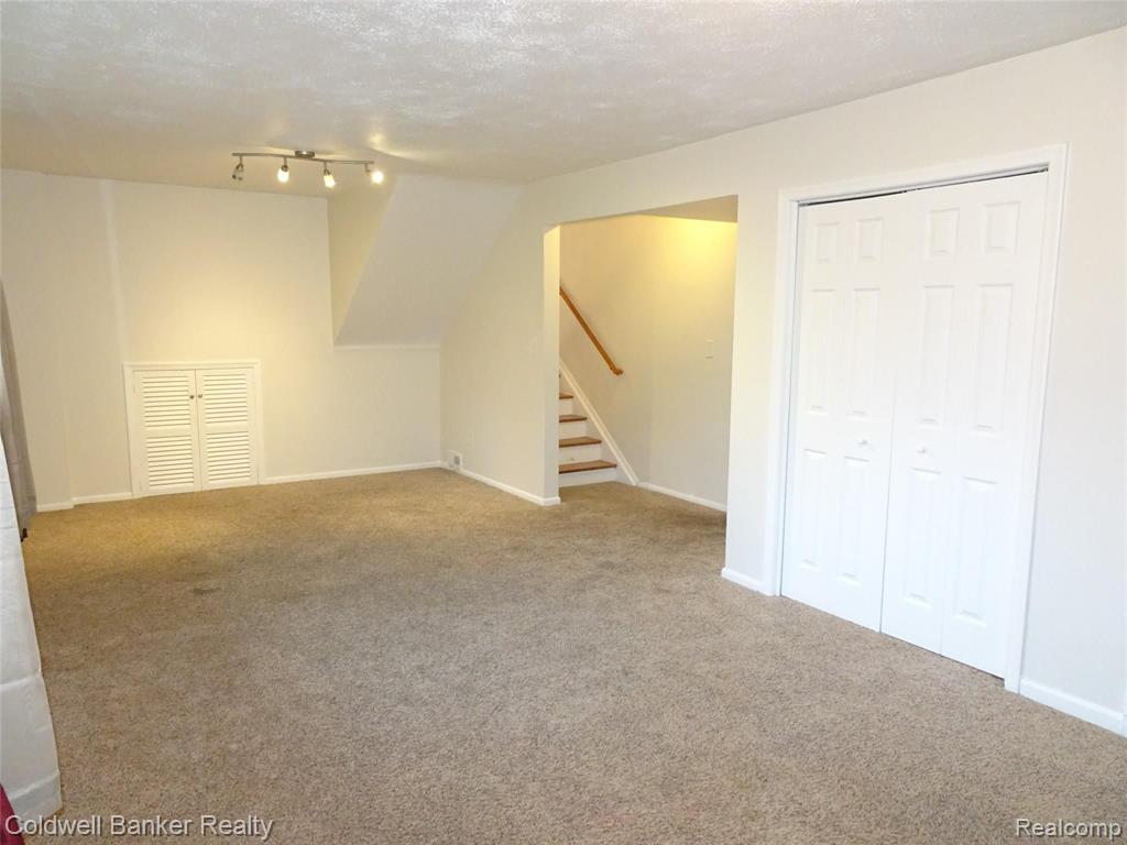 32015 Farmersville Road Farmington Hills, MI 48334 - Photo 39 of 57