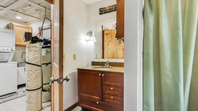 $569,500 | 8895 West North Lake, Greenwood, WI 54437