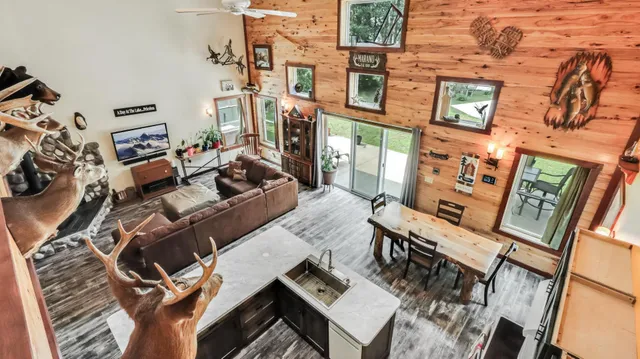 $569,500 | 8895 West North Lake, Greenwood, WI 54437