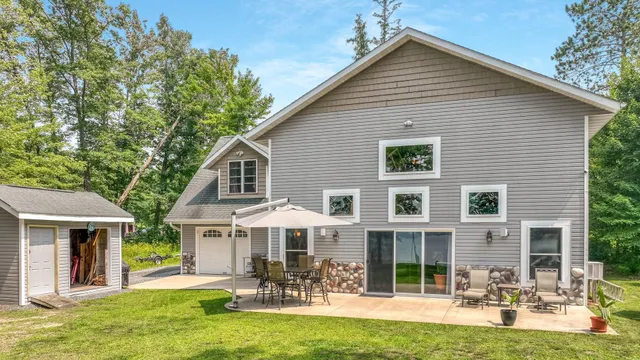 $569,500 | 8895 West North Lake, Greenwood, WI 54437