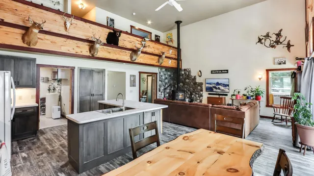 $569,500 | 8895 West North Lake, Greenwood, WI 54437