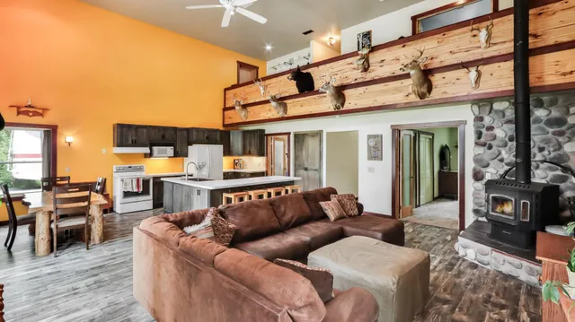 $569,500 | 8895 West North Lake, Greenwood, WI 54437