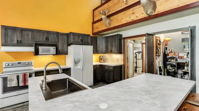 $569,500 | 8895 West North Lake, Greenwood, WI 54437