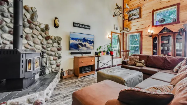 $569,500 | 8895 West North Lake, Greenwood, WI 54437