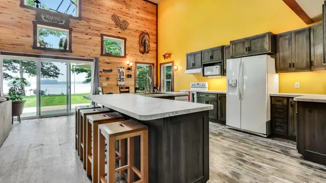 $569,500 | 8895 West North Lake, Greenwood, WI 54437