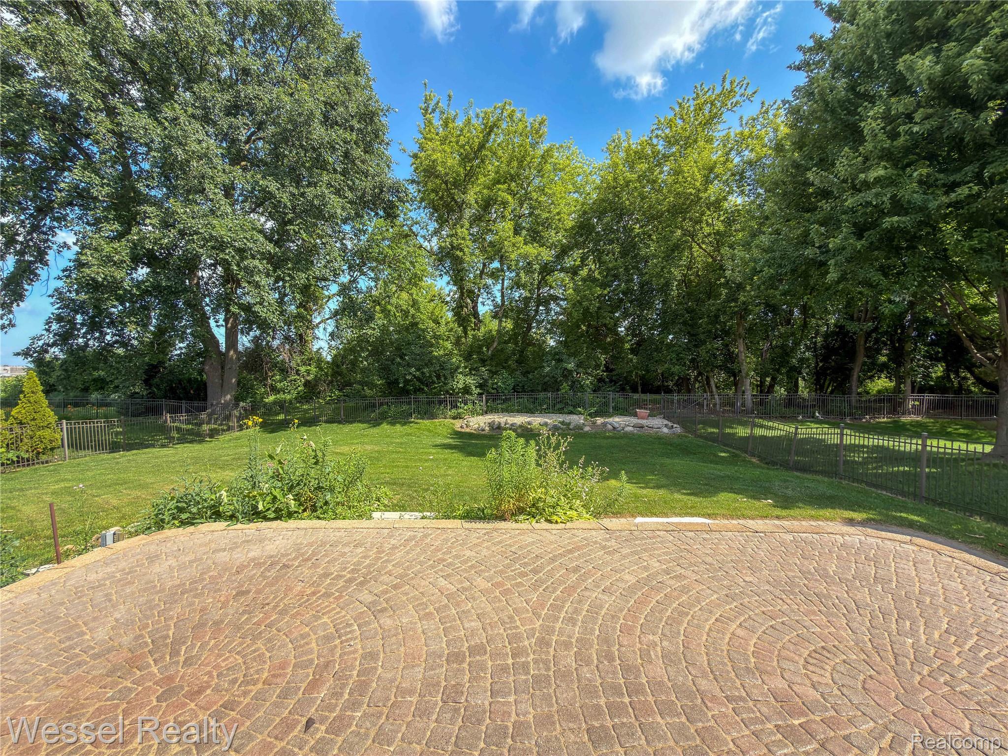 17575 Rocco Drive Macomb, MI 48044 - Photo 5 of 41 rocco-005.jpg