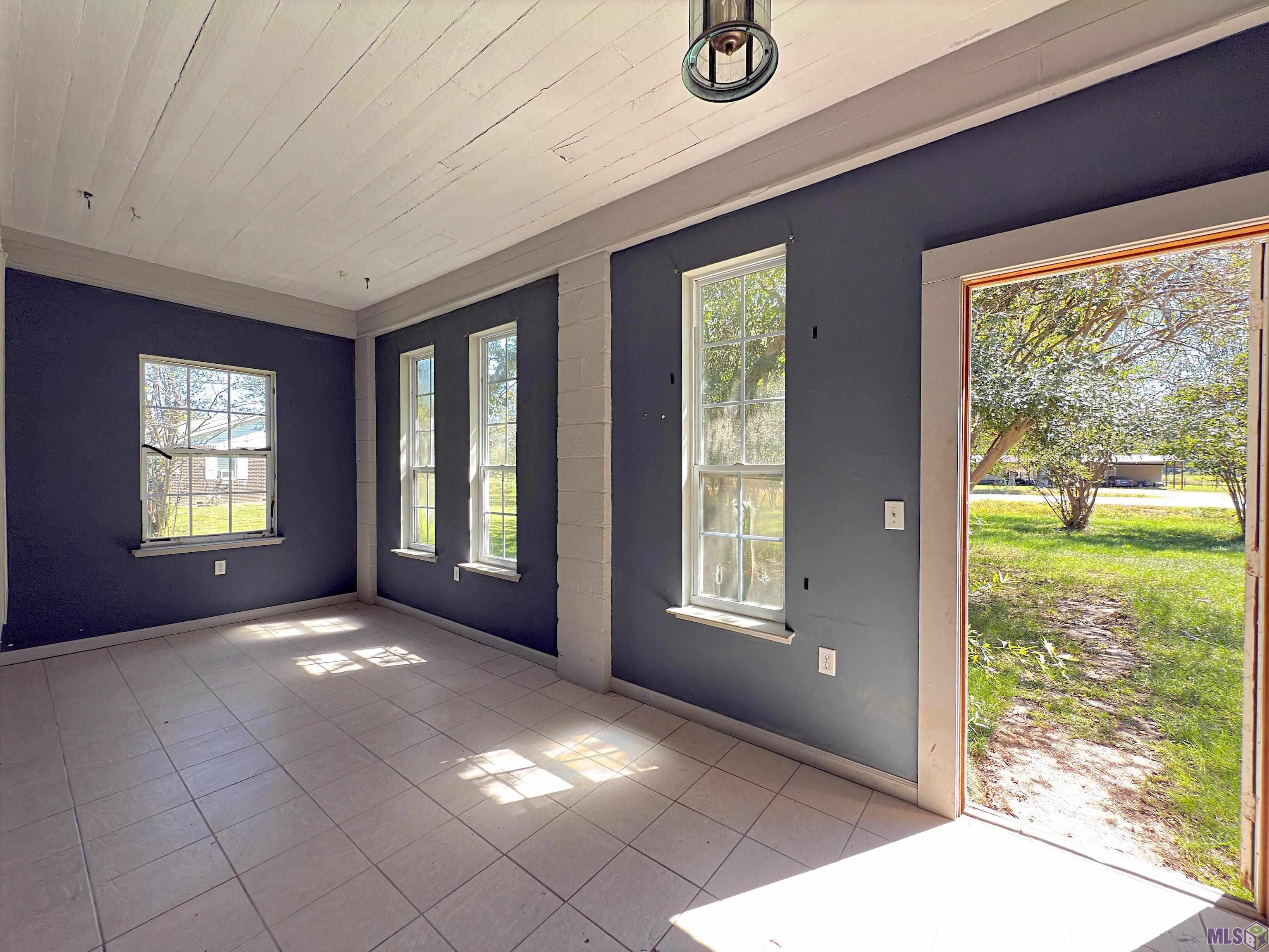 8975 Springfield Road Denham Springs, LA 70706 - Photo 4 of 17
