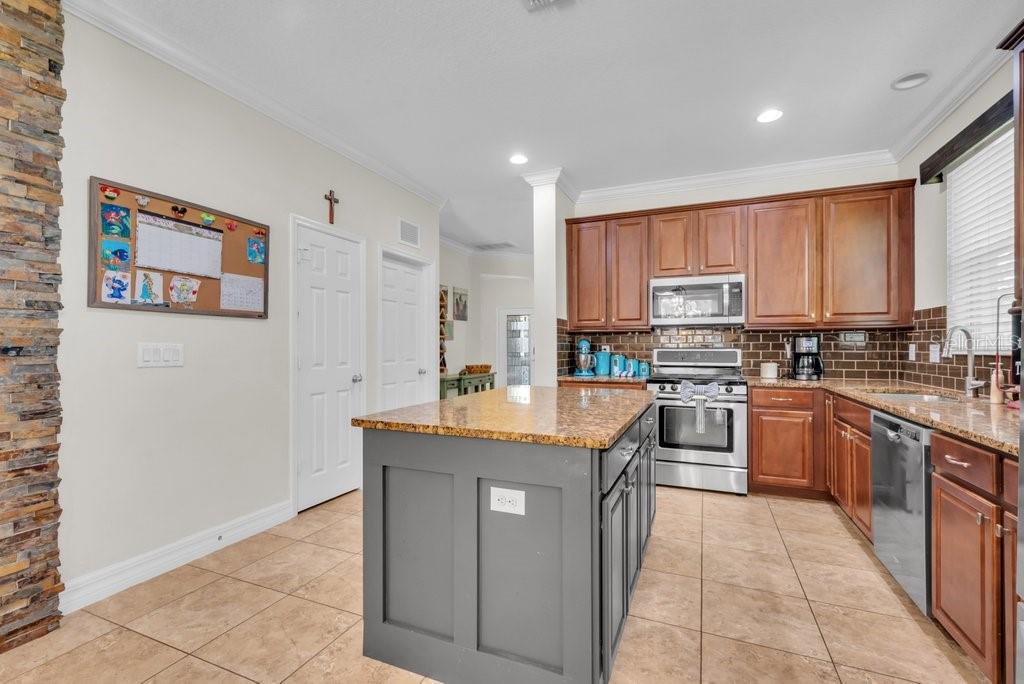 15721 Oakleaf Run Drive Lithia, FL 33547 - Photo 12 of 45