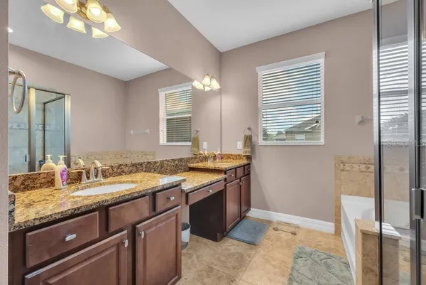 $529,900 | 15721 Oakleaf Run Drive, Lithia, FL 33547