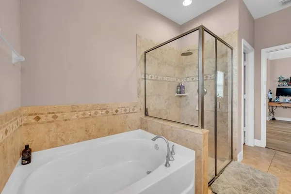 $529,900 | 15721 Oakleaf Run Drive, Lithia, FL 33547