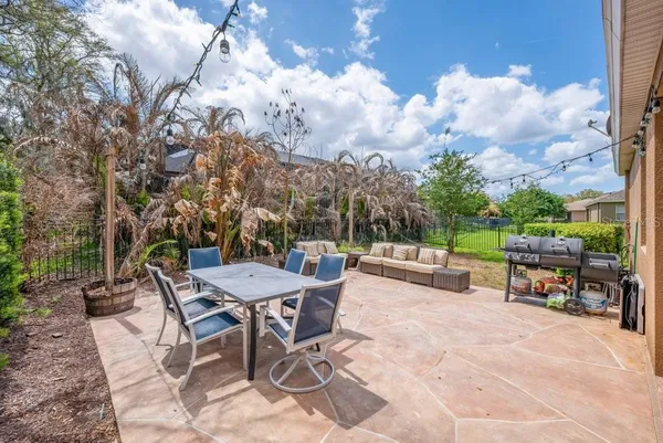 $529,900 | 15721 Oakleaf Run Drive, Lithia, FL 33547