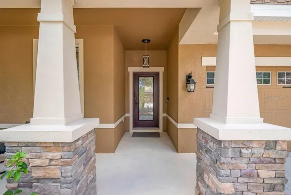 $529,900 | 15721 Oakleaf Run Drive, Lithia, FL 33547