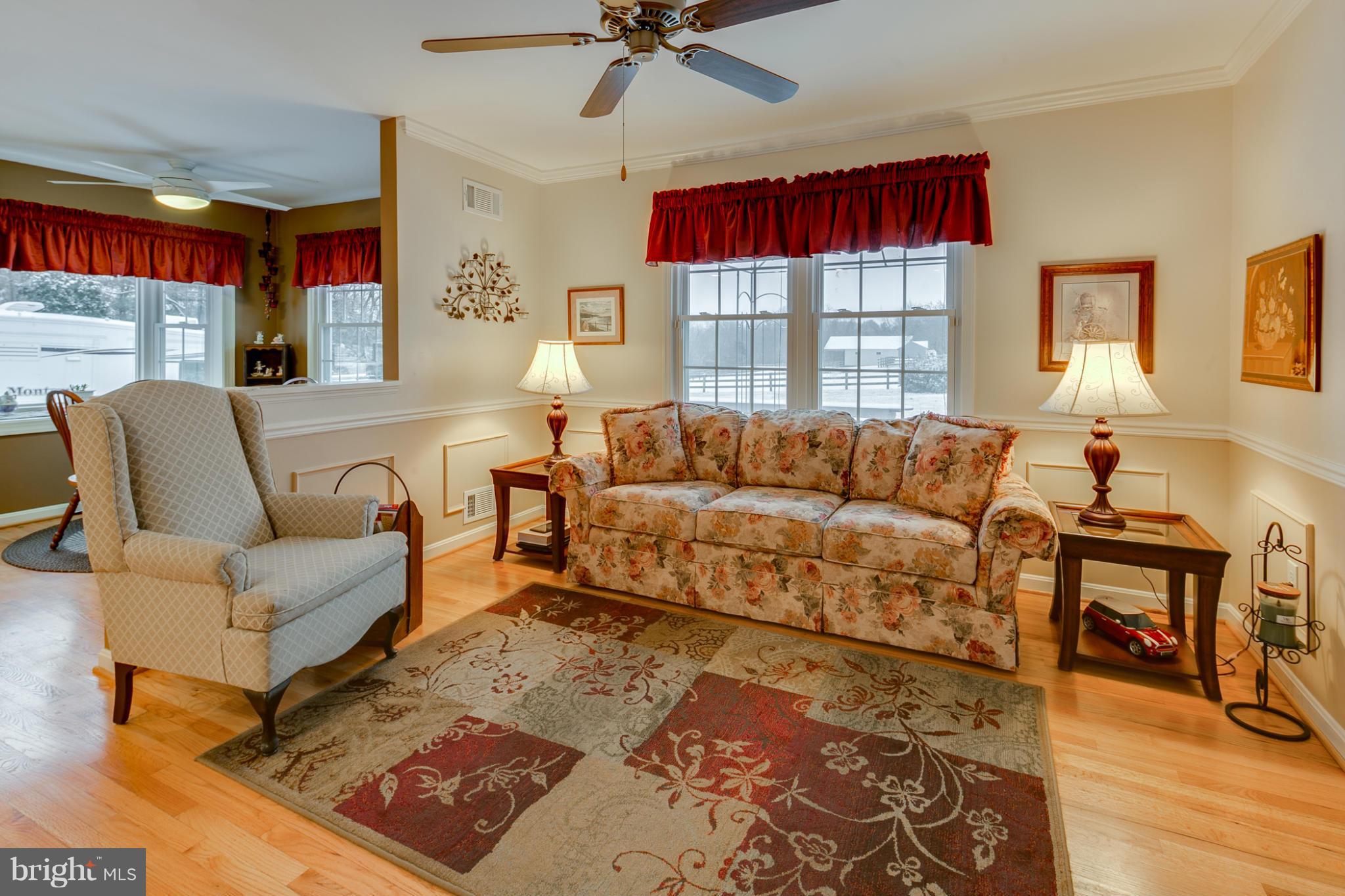 14399 Old Frederick Road Cooksville, MD 21723 - Photo 9 of 30 Living Room